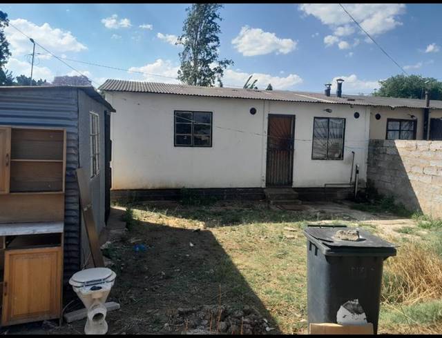 2 BEDROOM HOUSE FOR SALE IN ORLANDO WEST